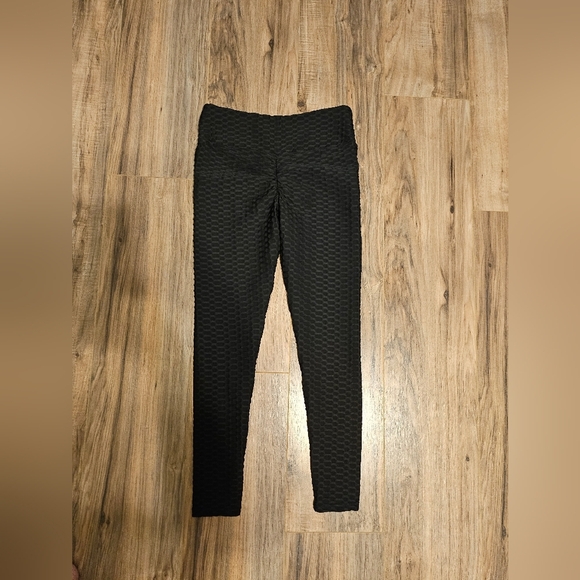 Black Textured Leggings - Picture 2 of 6